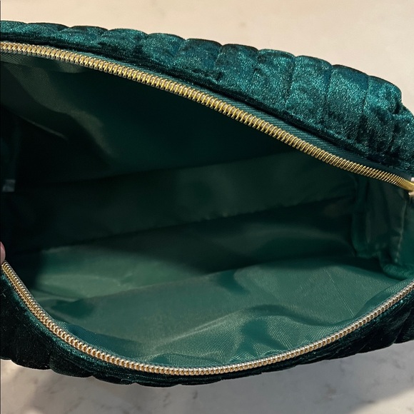 Elegant Green Velvet Cosmetic Bag Gold Zipper Pull - Picture 6 of 7